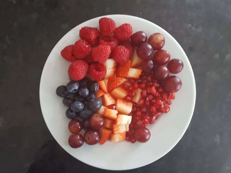 soft fruit on a plate as an easy snack idea